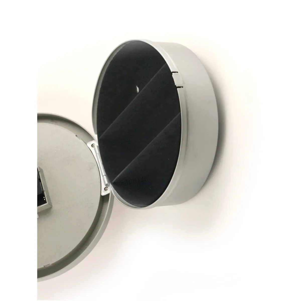 Horloge murale avec valise-fort caché